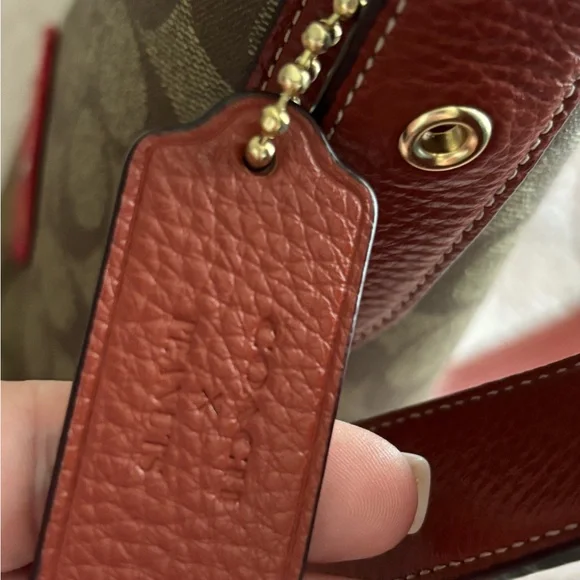 Coach X Peanuts Snoopy Elle File Signature Crossbody Bag with Character patches - Picture 3 of 16